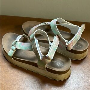 Cat & Jack Iridescent Strappy Sandals‎